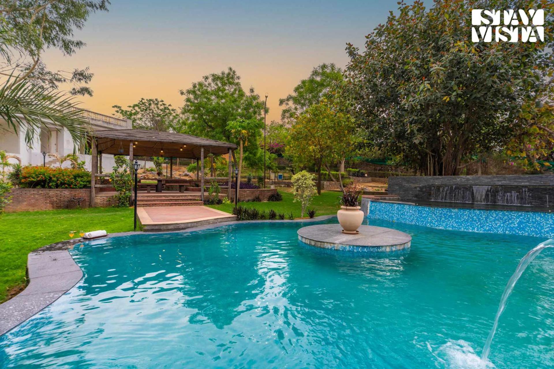 Stayvista At Maple Farms With Pool, Bbq & Bonfire Sohna 외부 사진