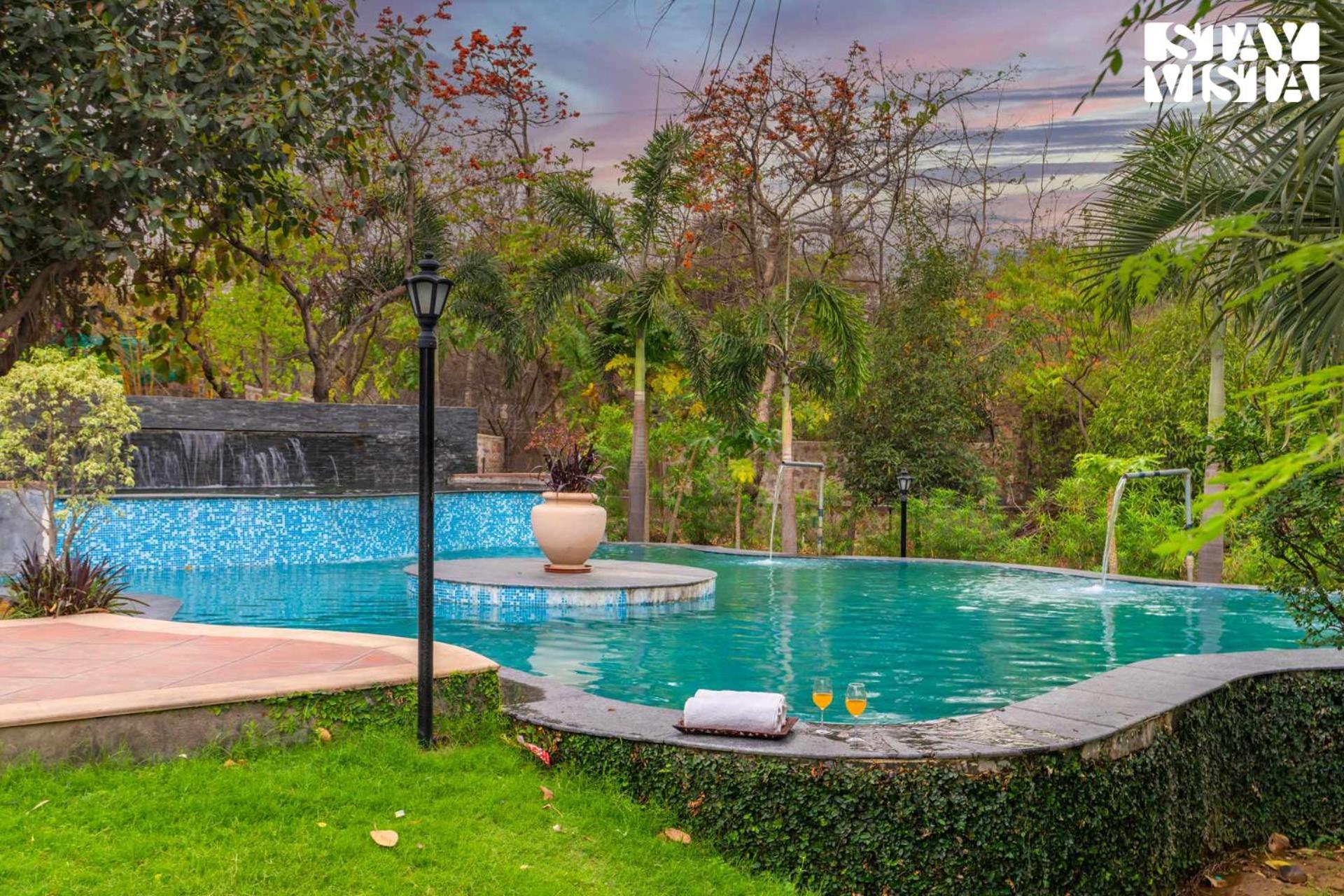 Stayvista At Maple Farms With Pool, Bbq & Bonfire Sohna 외부 사진